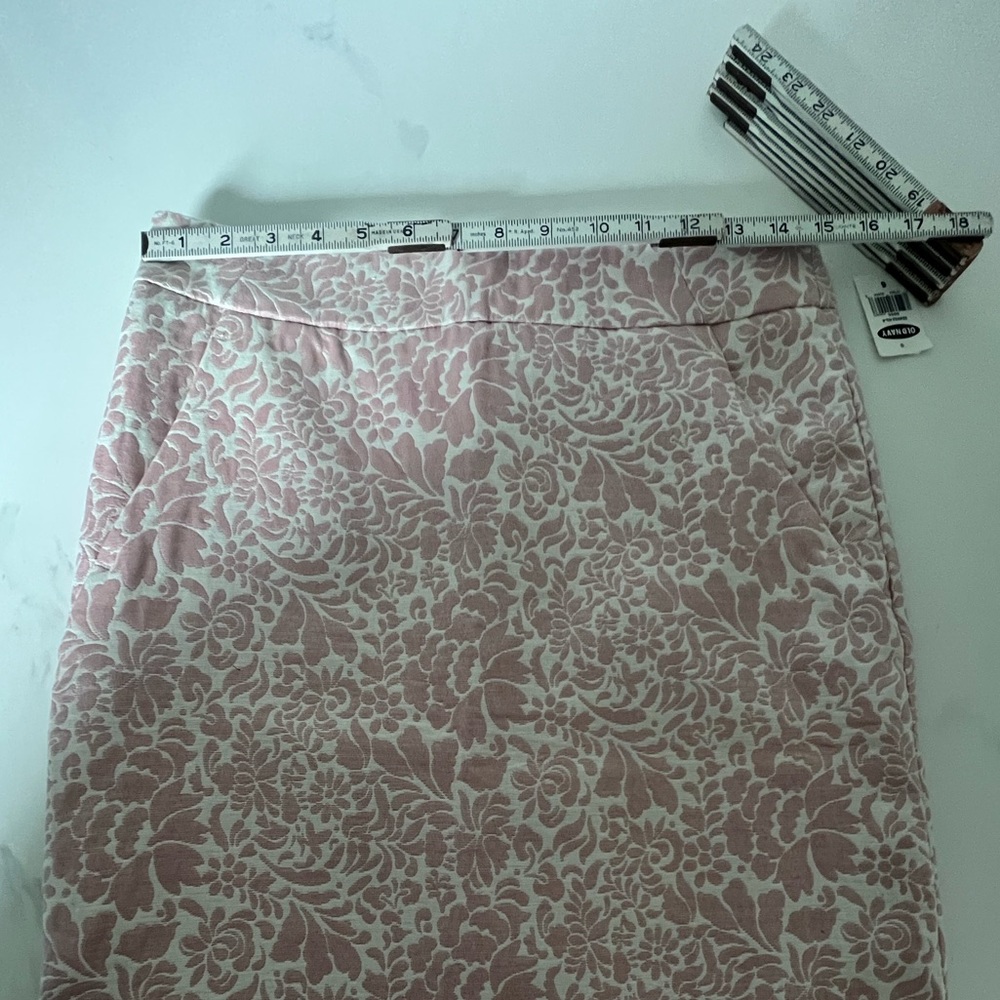 NWT, stunning damask pencil skirt, pink w/ some shimmer - Picture 12 of 12